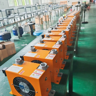 کمپرسور هوای دندانپزشکی 220 ولت 60 لیتری با خشک کن هوا، کمپرسور هوای پزشکی بدون روغن و بی صدا برای 4 واحد دندانپزشکی